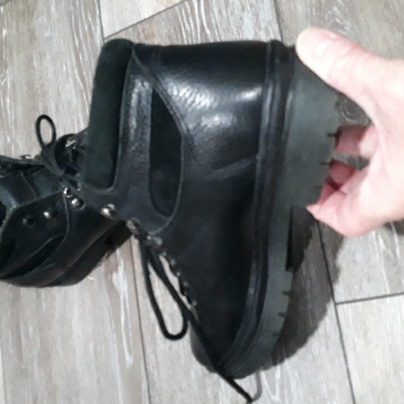White Mountain black leather hiking boots. Size 9.5 - Picture 7 of 12